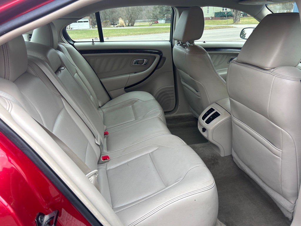 2011 Ford Taurus Image 12