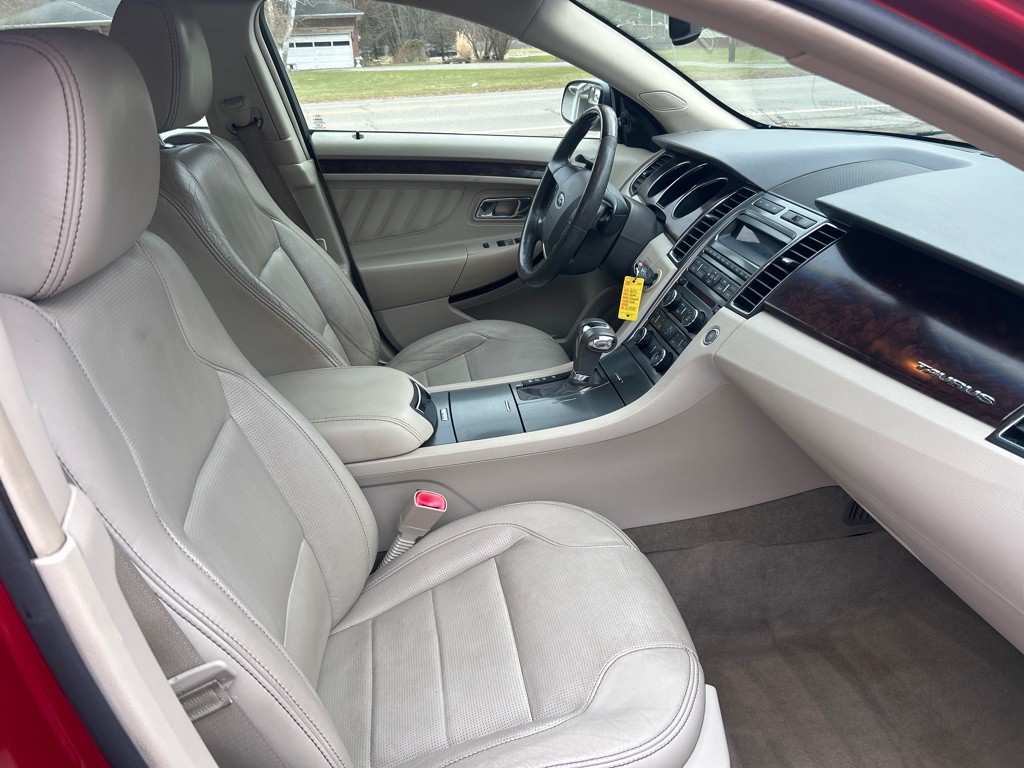 2011 Ford Taurus Image 13