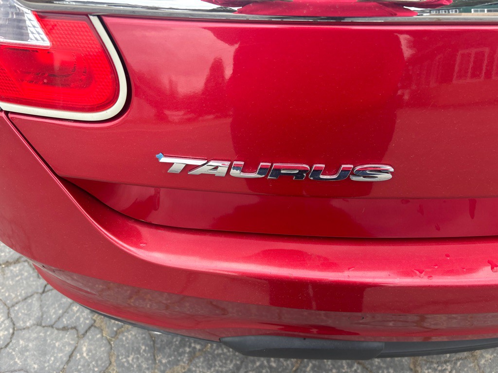 2011 Ford Taurus Image 16