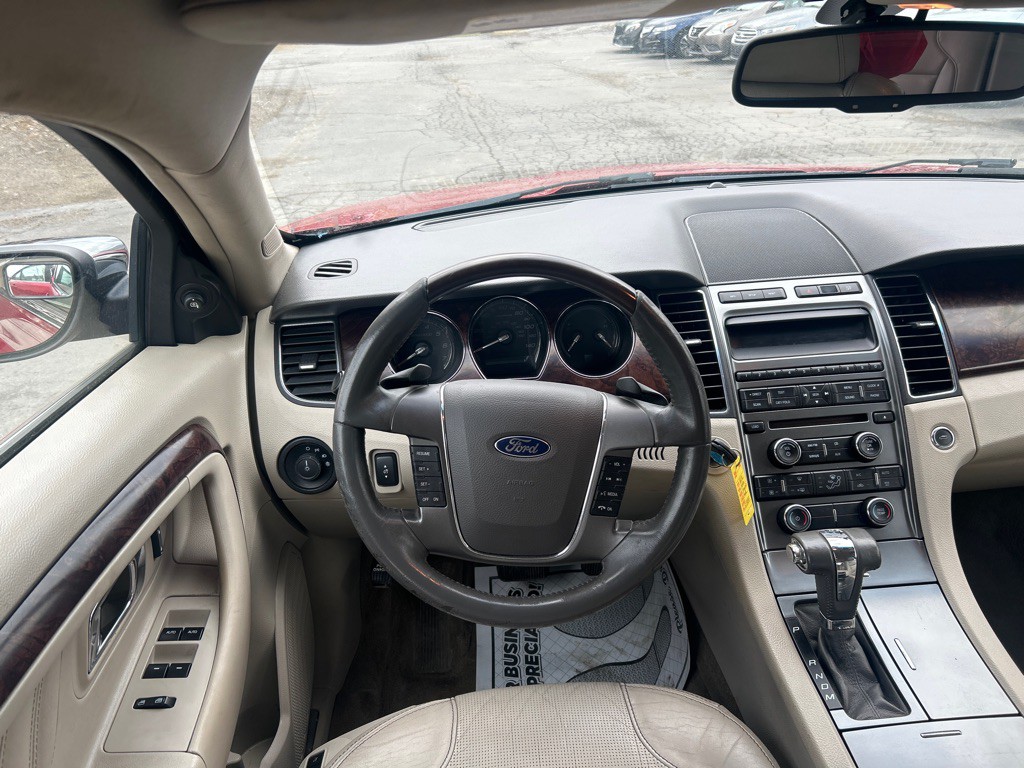 2011 Ford Taurus Image 17