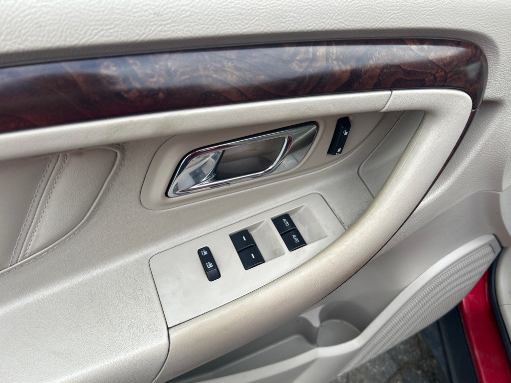 2011 Ford Taurus Image 18
