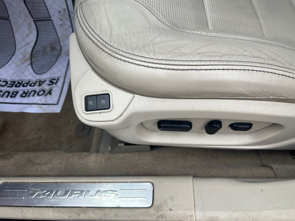 2011 Ford Taurus Image 20