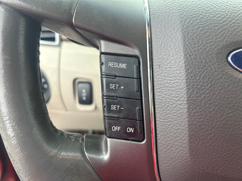 2011 Ford Taurus Image 21