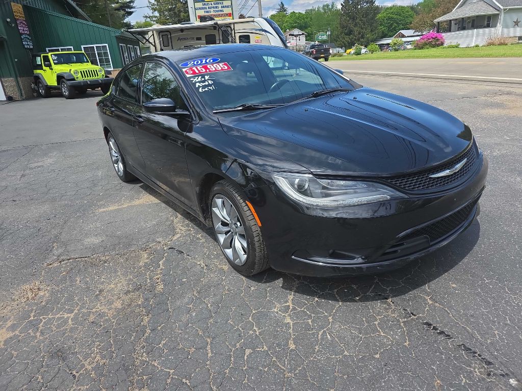 2016 Chrysler 200 Image 6