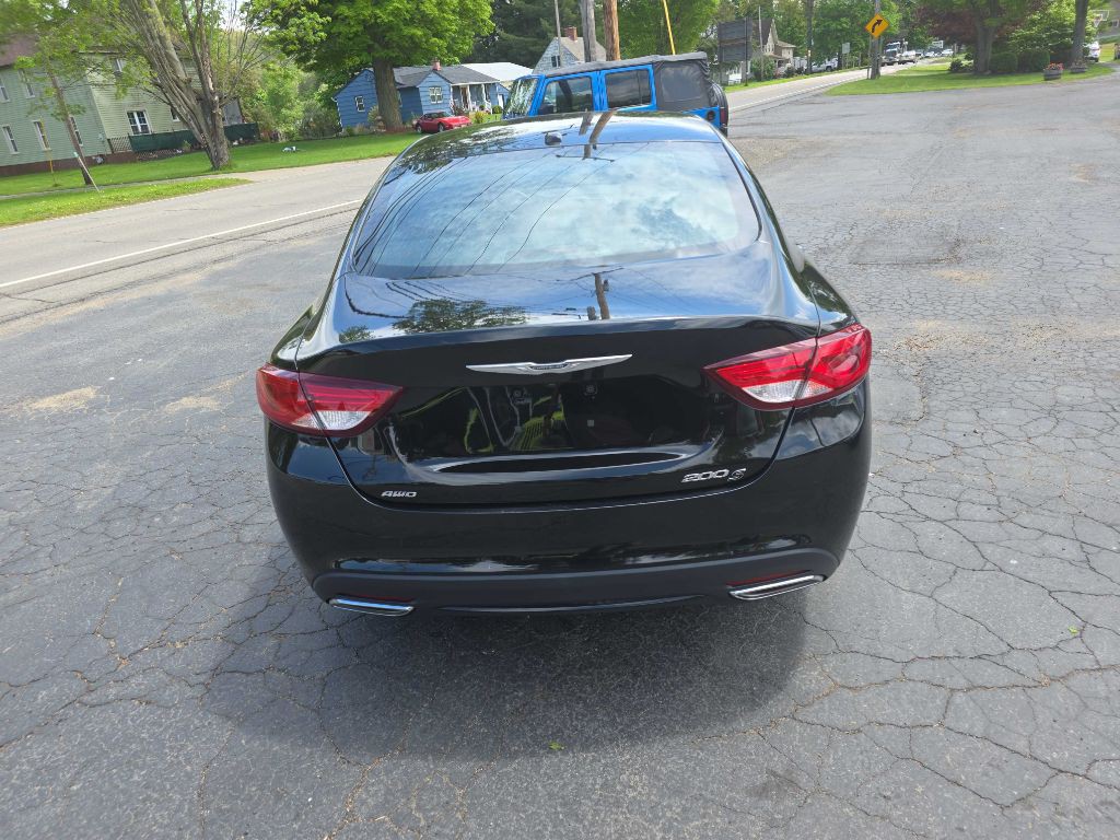 2016 Chrysler 200 Image 8