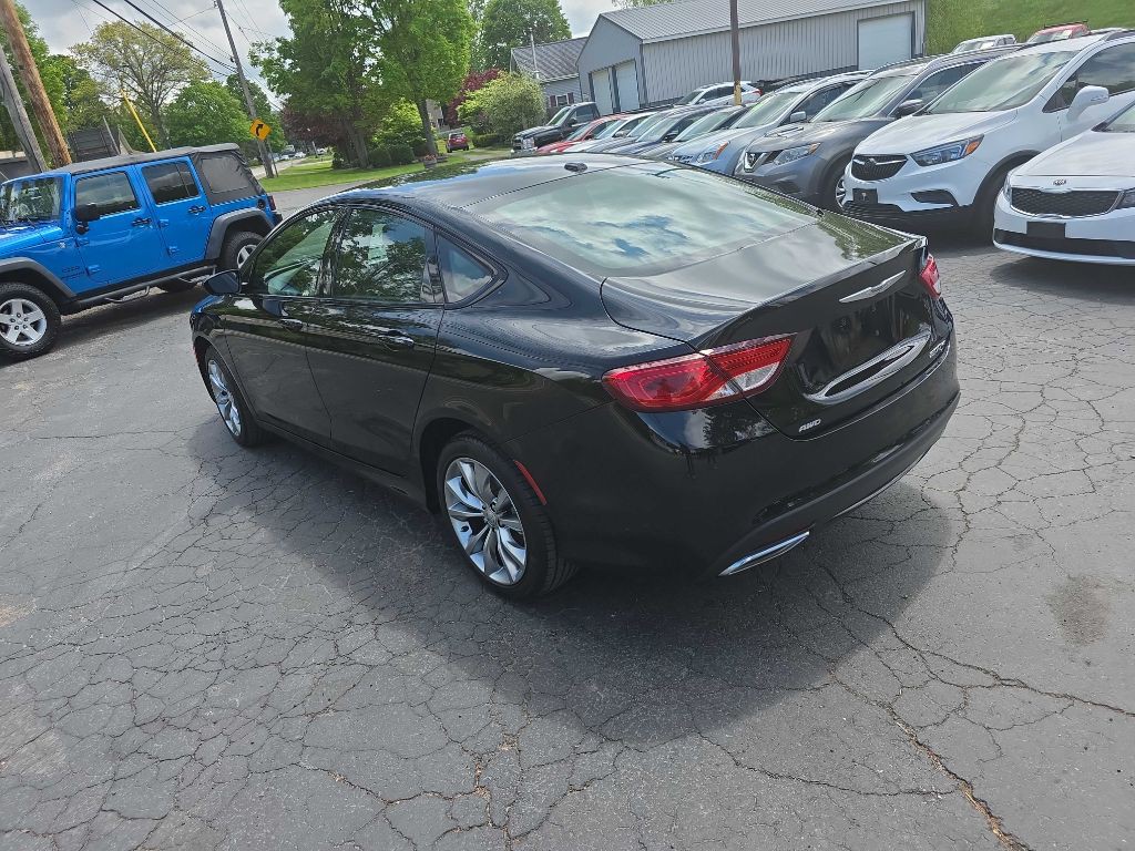 2016 Chrysler 200 Image 9