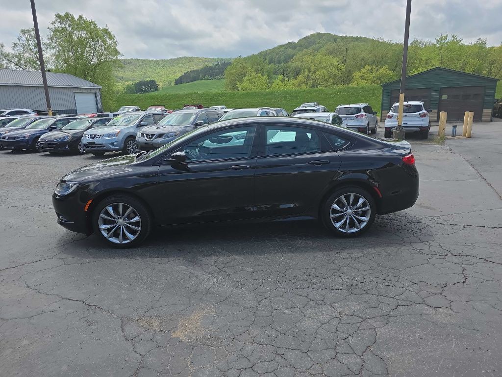 2016 Chrysler 200 Image 10