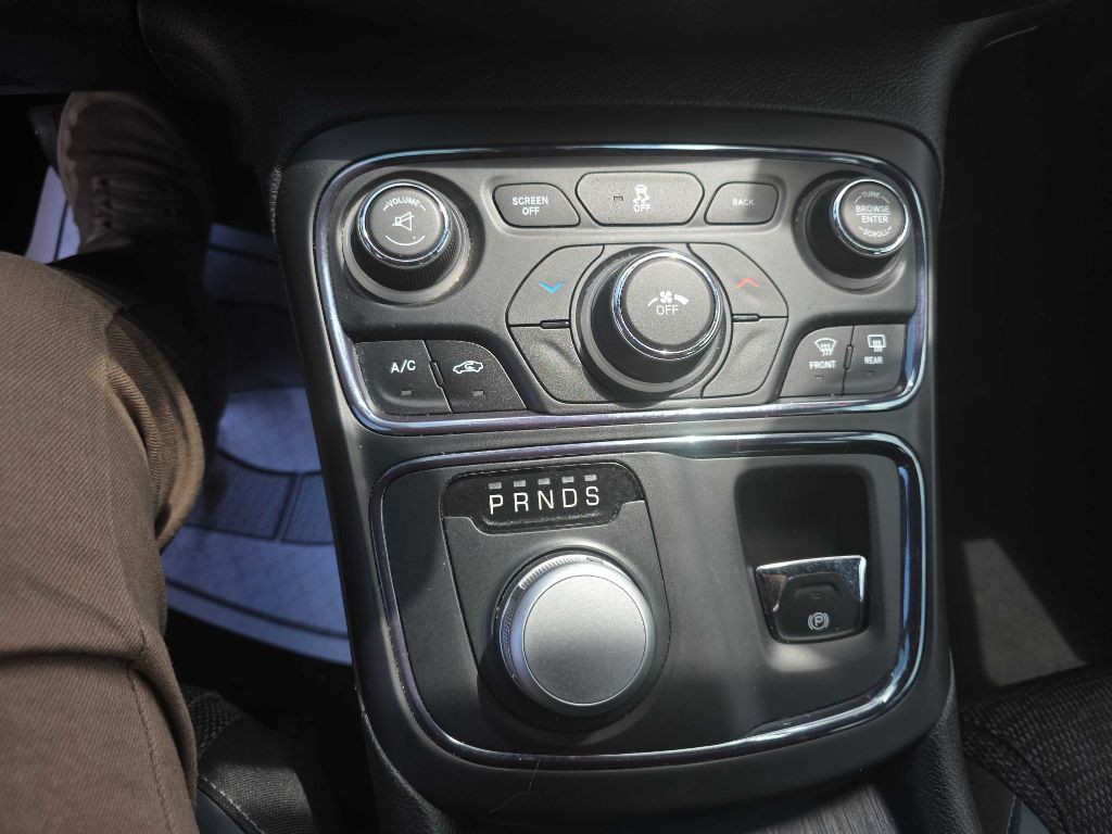 2016 Chrysler 200 Image 18