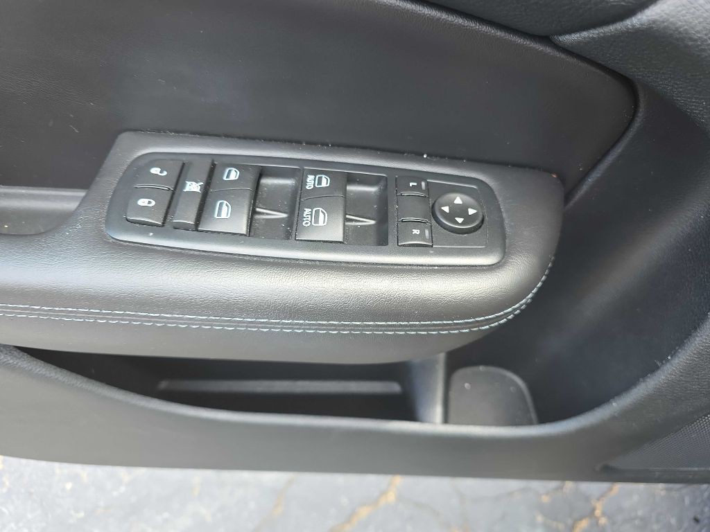 2016 Chrysler 200 Image 20