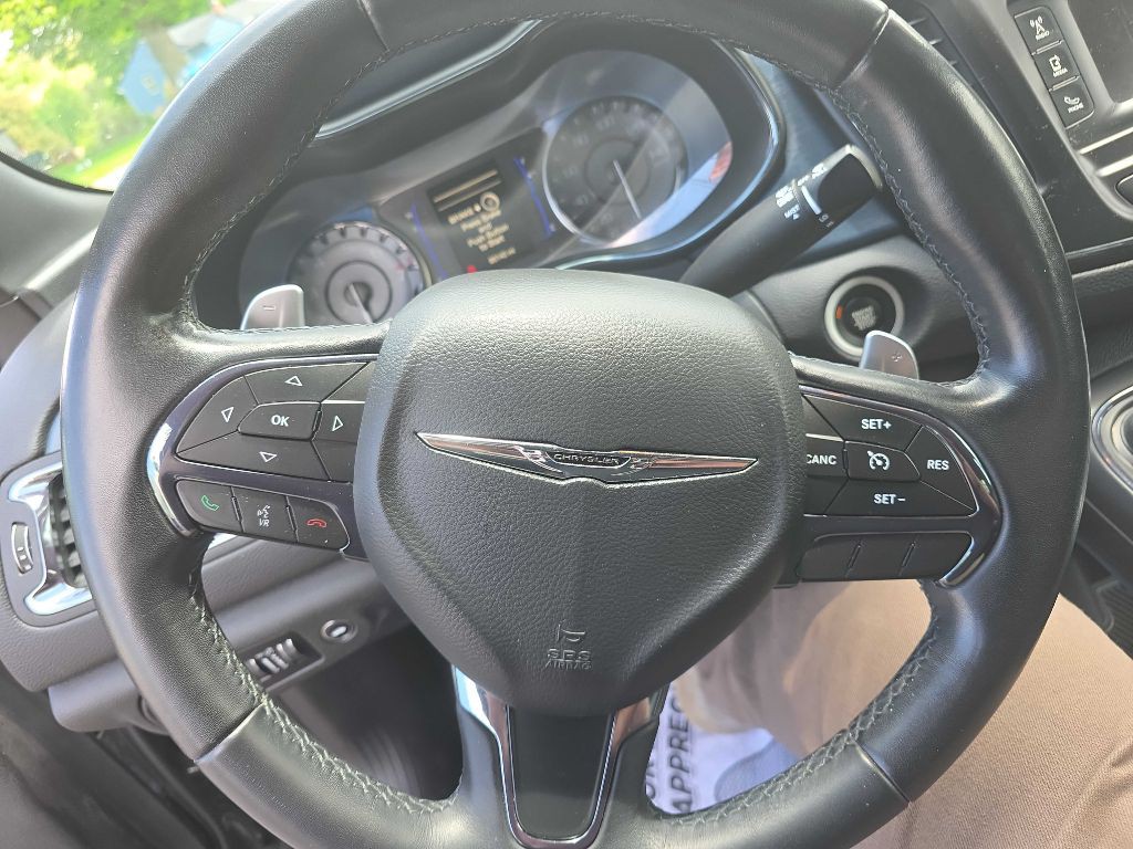 2016 Chrysler 200 Image 21