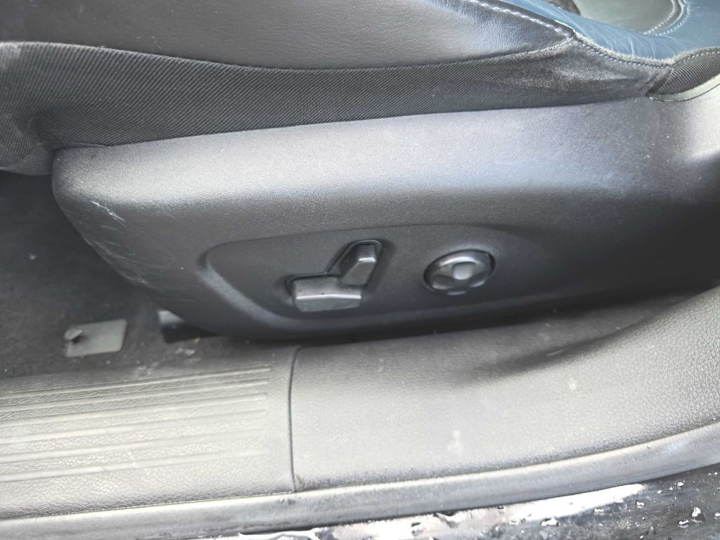 2016 Chrysler 200 Image 26