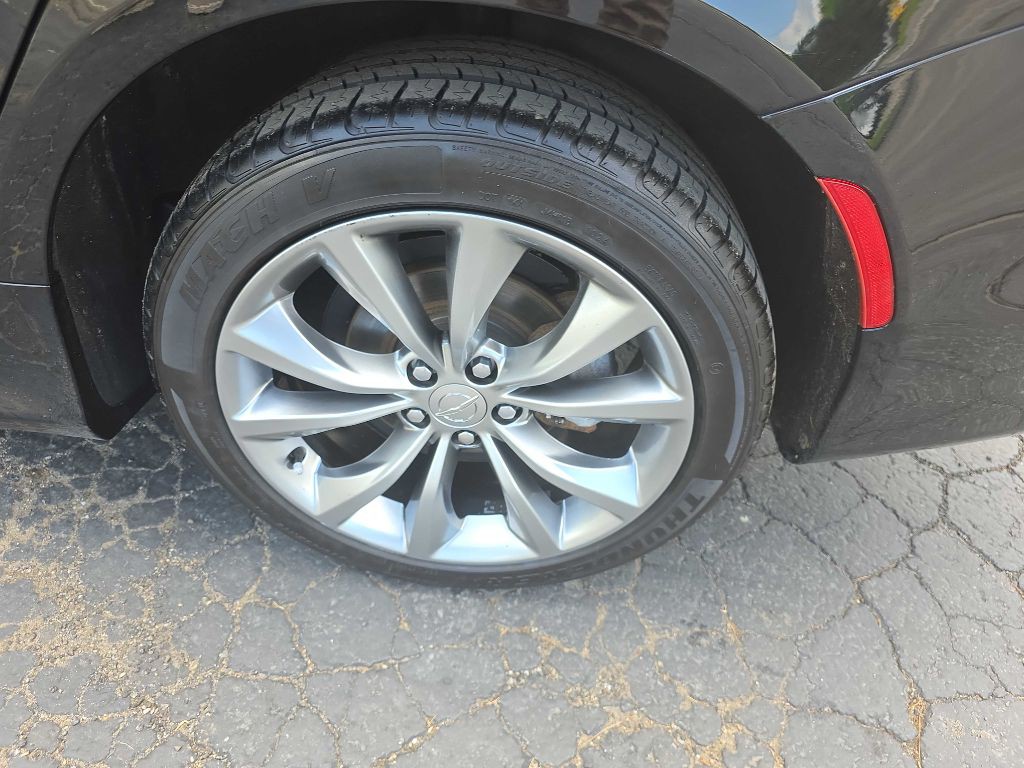 2016 Chrysler 200 Image 27