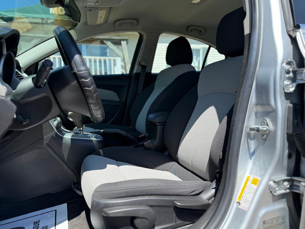 2011 Chevrolet Cruze Image 11