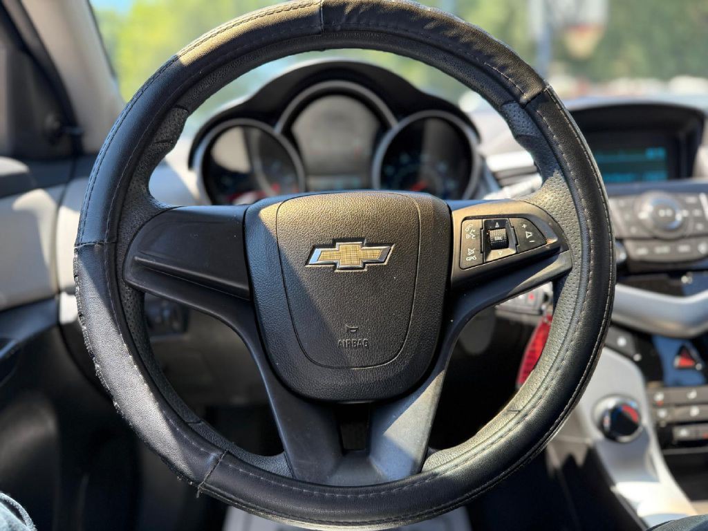 2011 Chevrolet Cruze Image 13