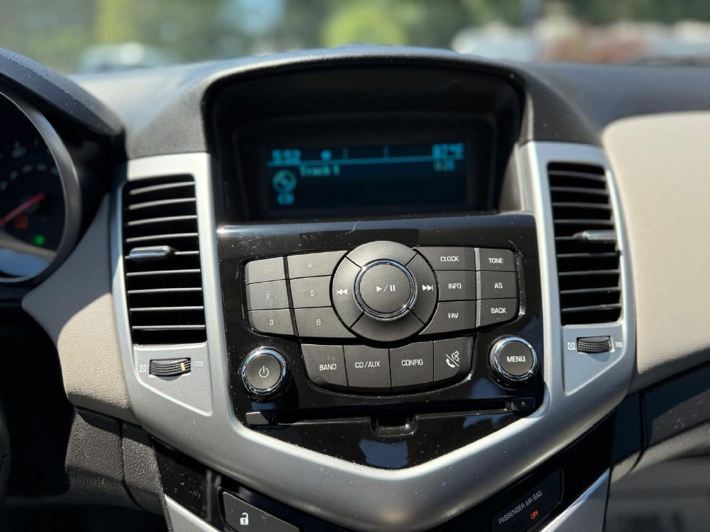 2011 Chevrolet Cruze Image 15
