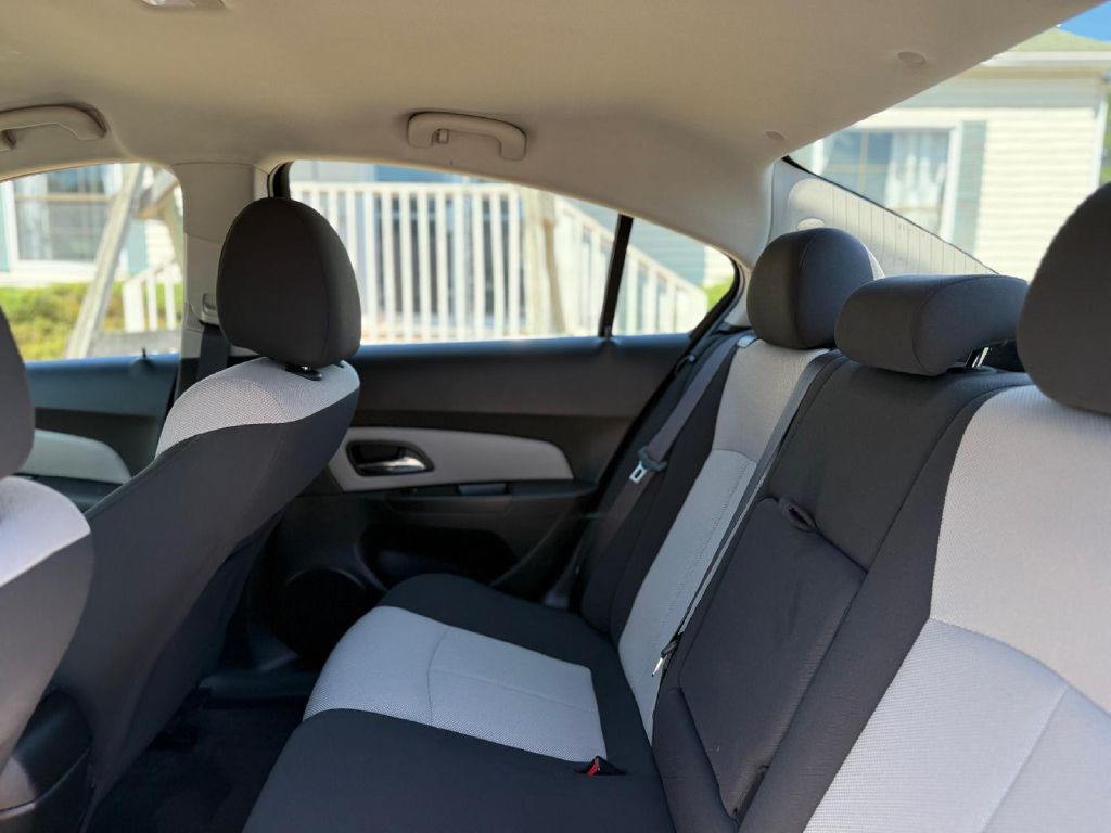 2011 Chevrolet Cruze Image 22