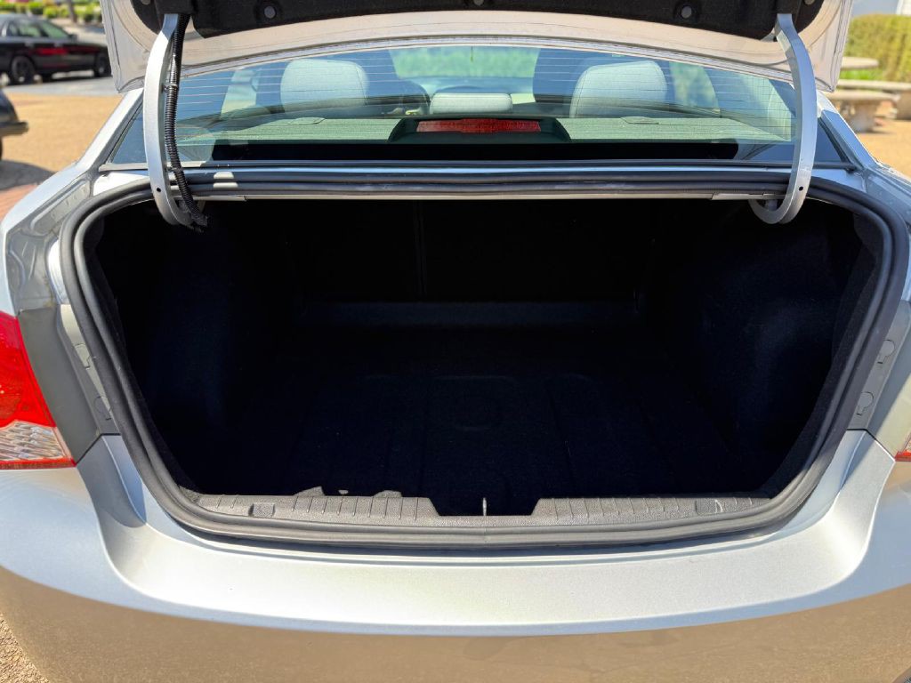 2011 Chevrolet Cruze Image 24