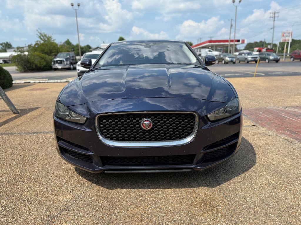 2017 Jaguar XE Image 2