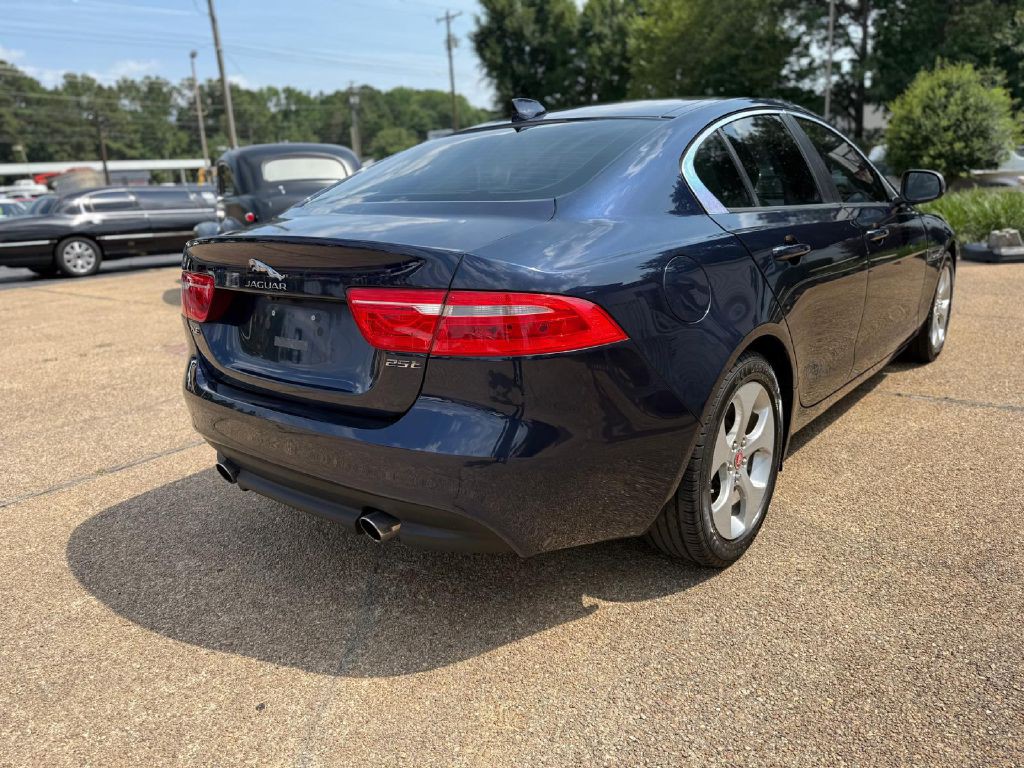 2017 Jaguar XE Image 5