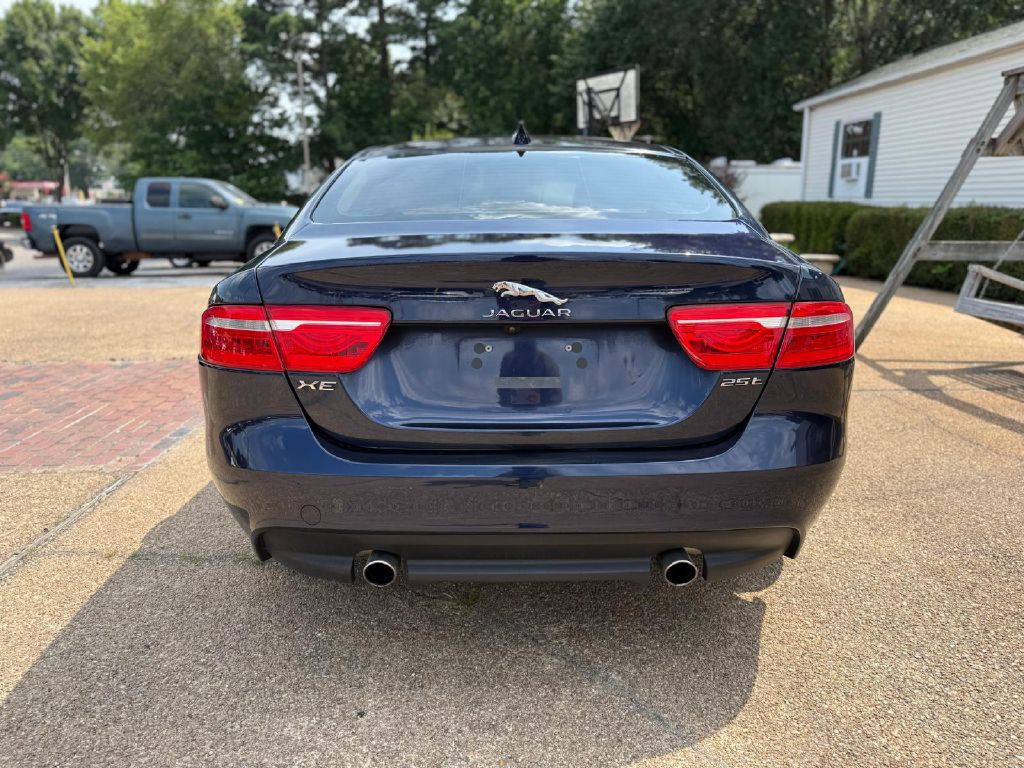 2017 Jaguar XE Image 6
