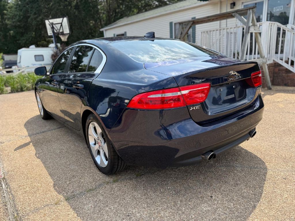 2017 Jaguar XE Image 7