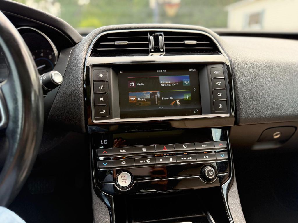 2017 Jaguar XE Image 14