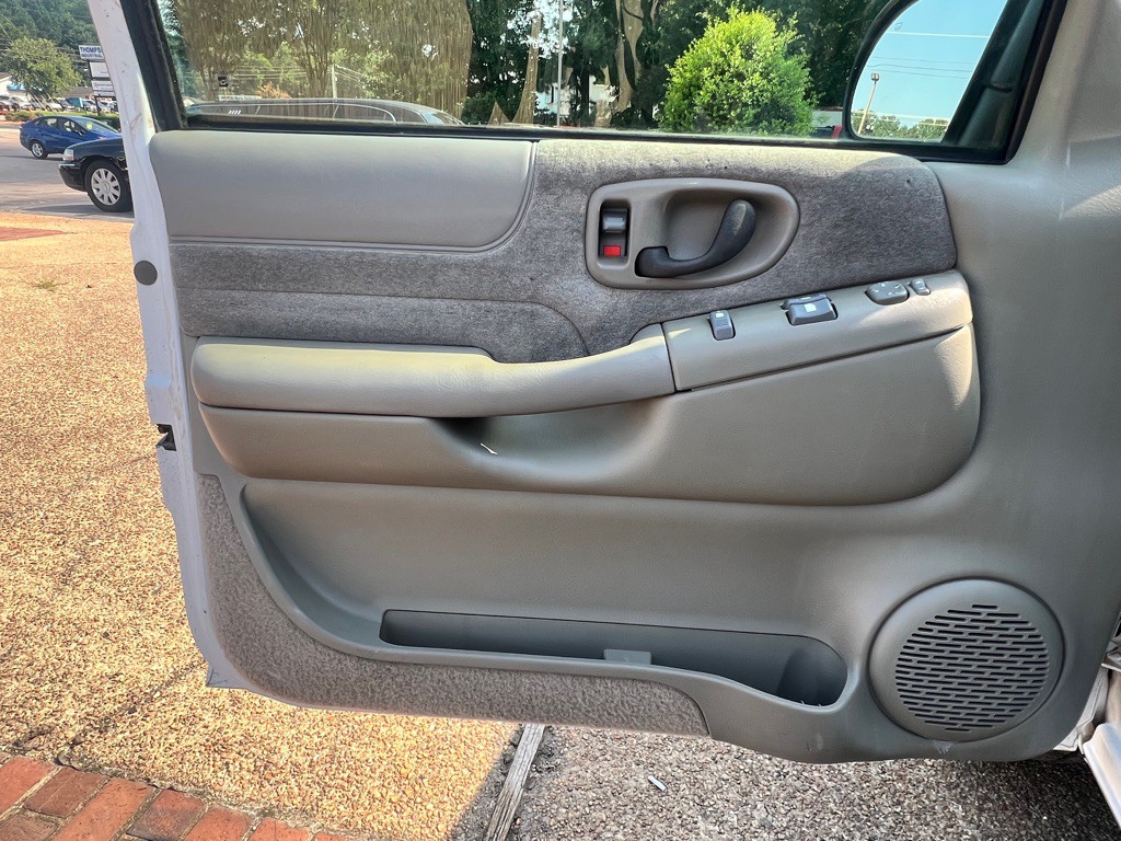 2002 GMC Sonoma Image 10