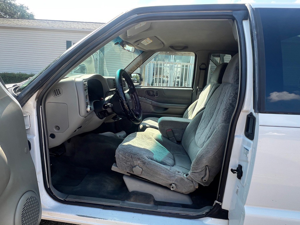 2002 GMC Sonoma Image 11