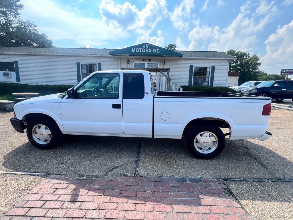 2002 GMC Sonoma Image 8