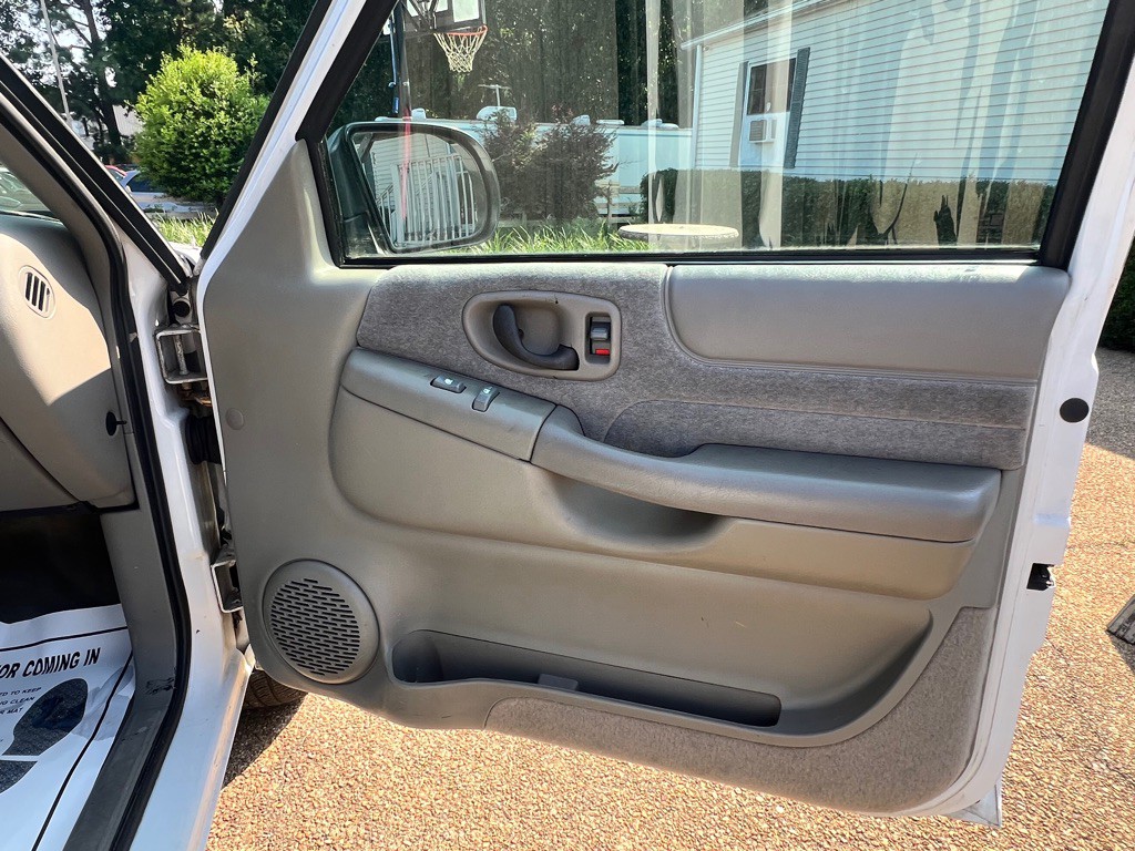 2002 GMC Sonoma Image 18