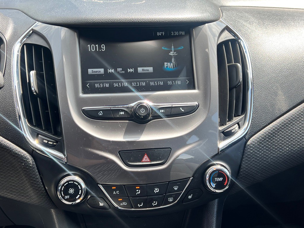2018 Chevrolet Cruze Image 17