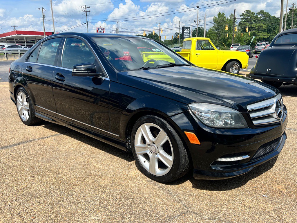 2011 Mercedes-Benz C-Class Image 3
