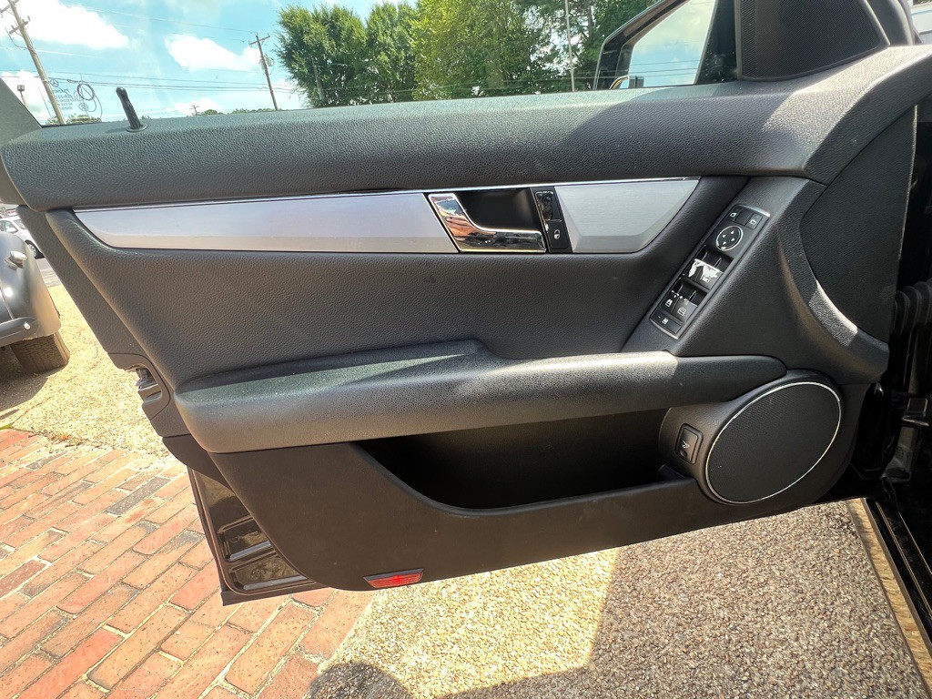 2011 Mercedes-Benz C-Class Image 11