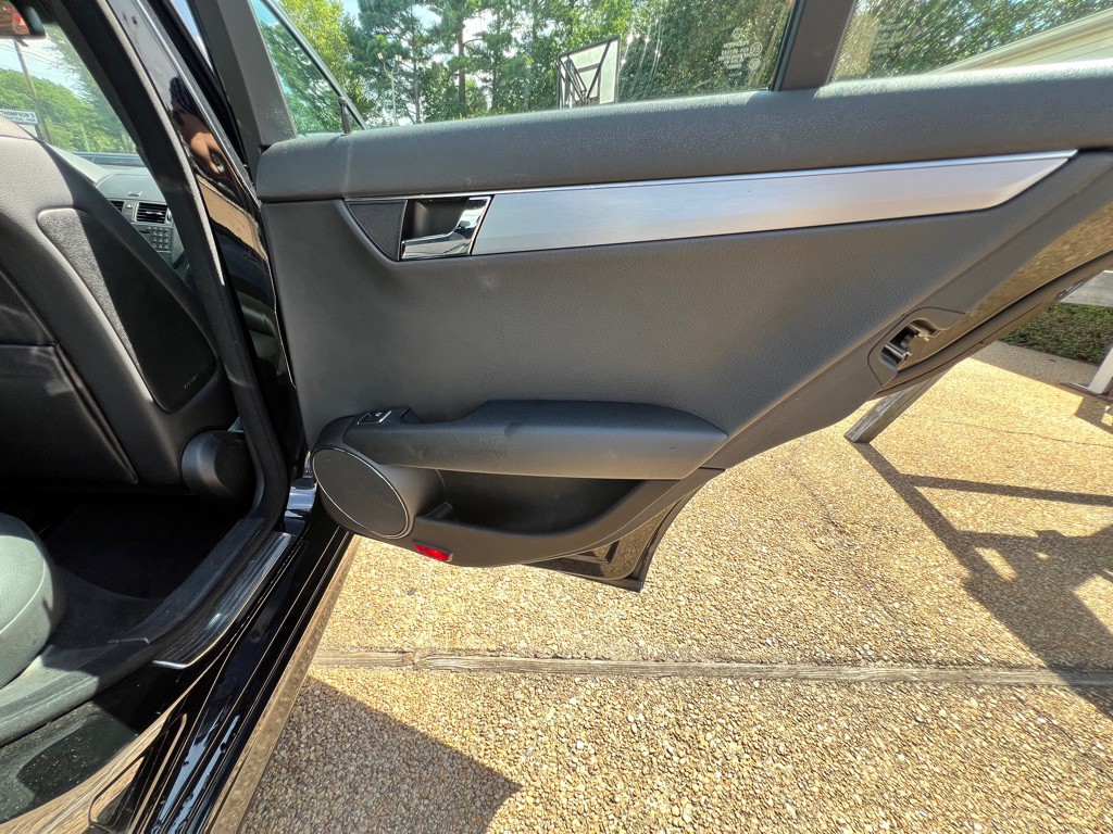 2011 Mercedes-Benz C-Class Image 23