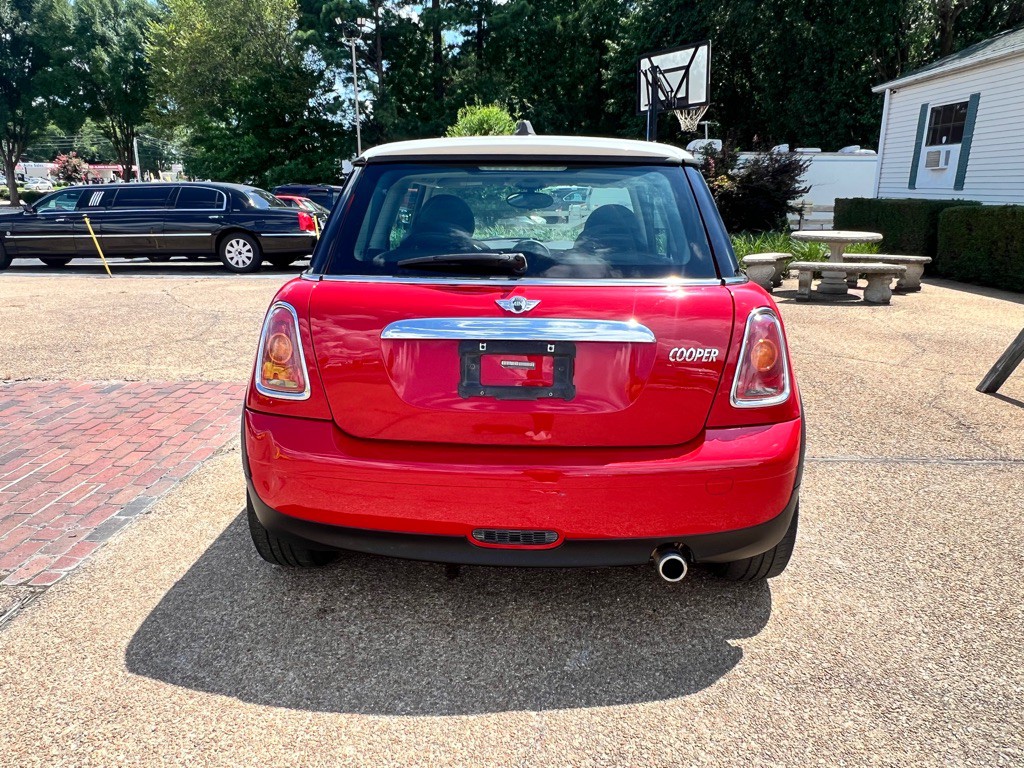 2010 MINI Cooper Image 6