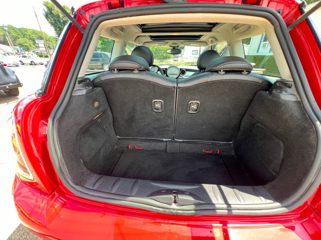 2010 MINI Cooper Image 22
