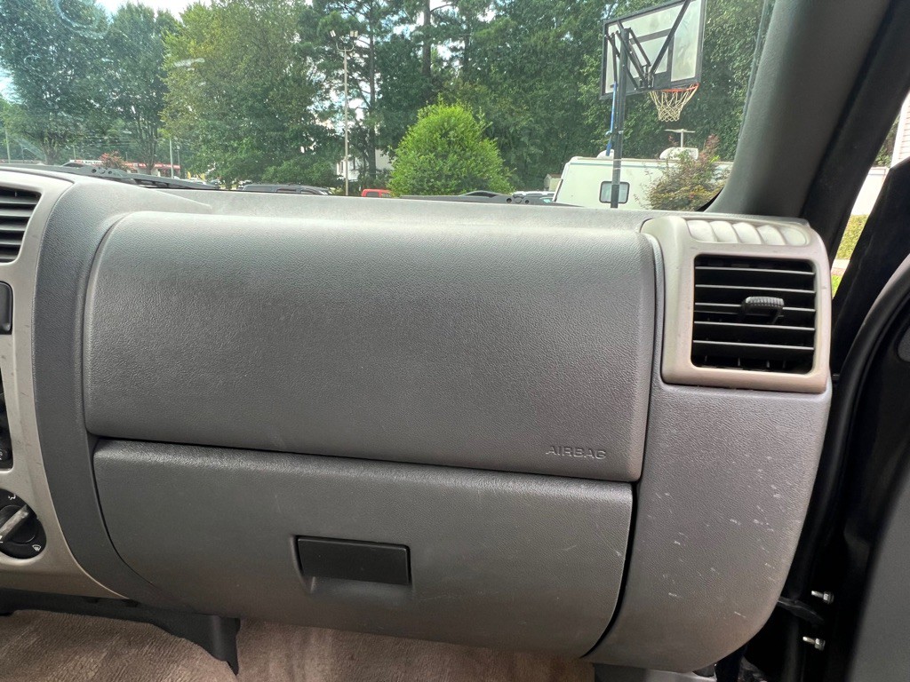 2005 Chevrolet Colorado Image 13