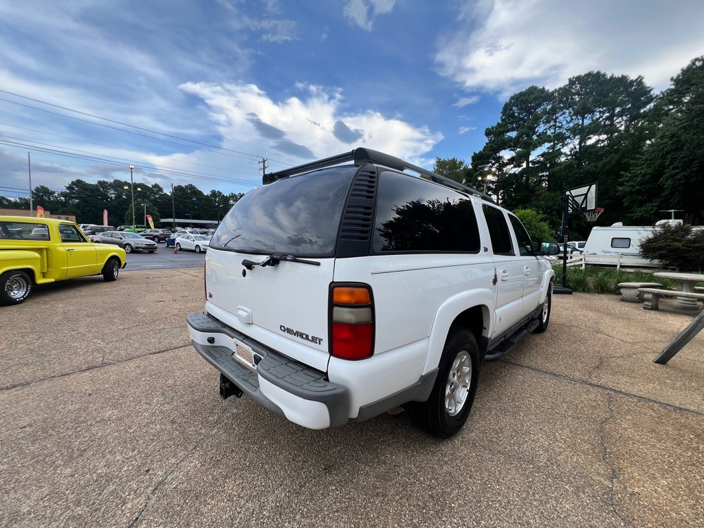 2004 Chevrolet Suburban Image 4