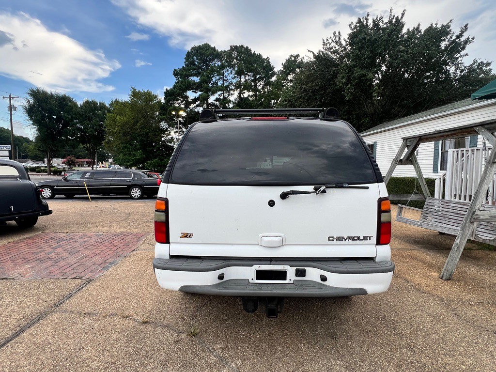 2004 Chevrolet Suburban Image 5