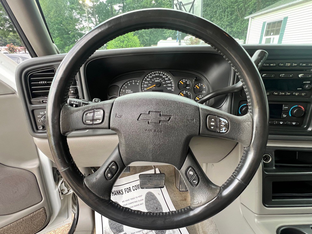 2004 Chevrolet Suburban Image 13