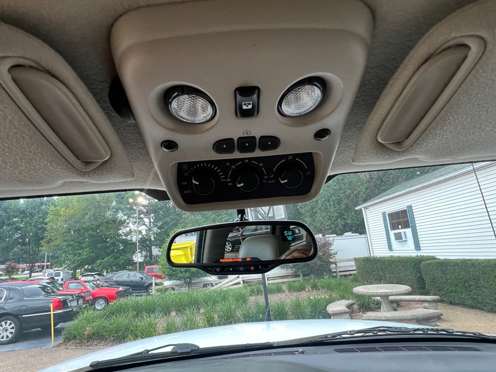 2004 Chevrolet Suburban Image 16