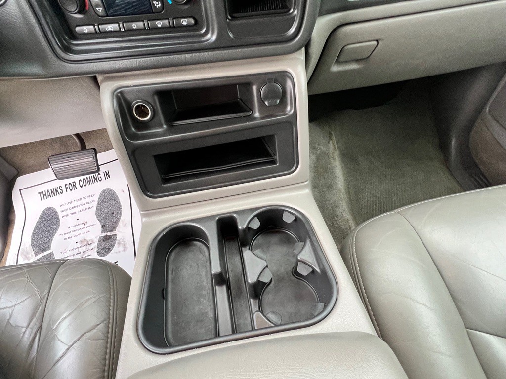 2004 Chevrolet Suburban Image 17