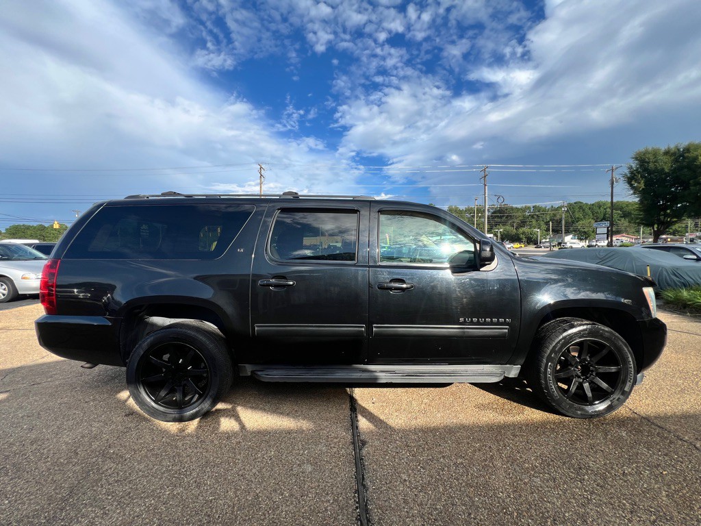 2012 Chevrolet Suburban Image 4