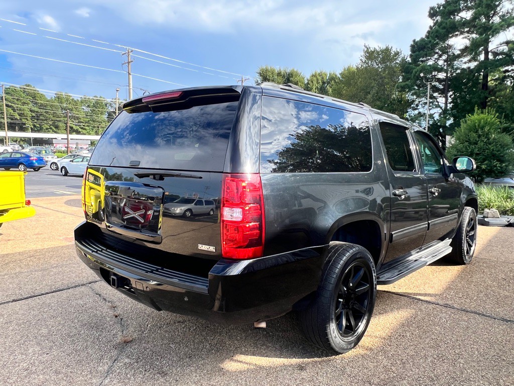 2012 Chevrolet Suburban Image 5
