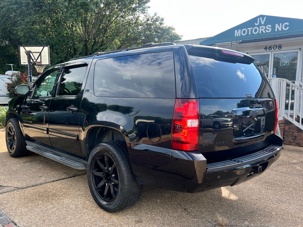 2012 Chevrolet Suburban Image 7