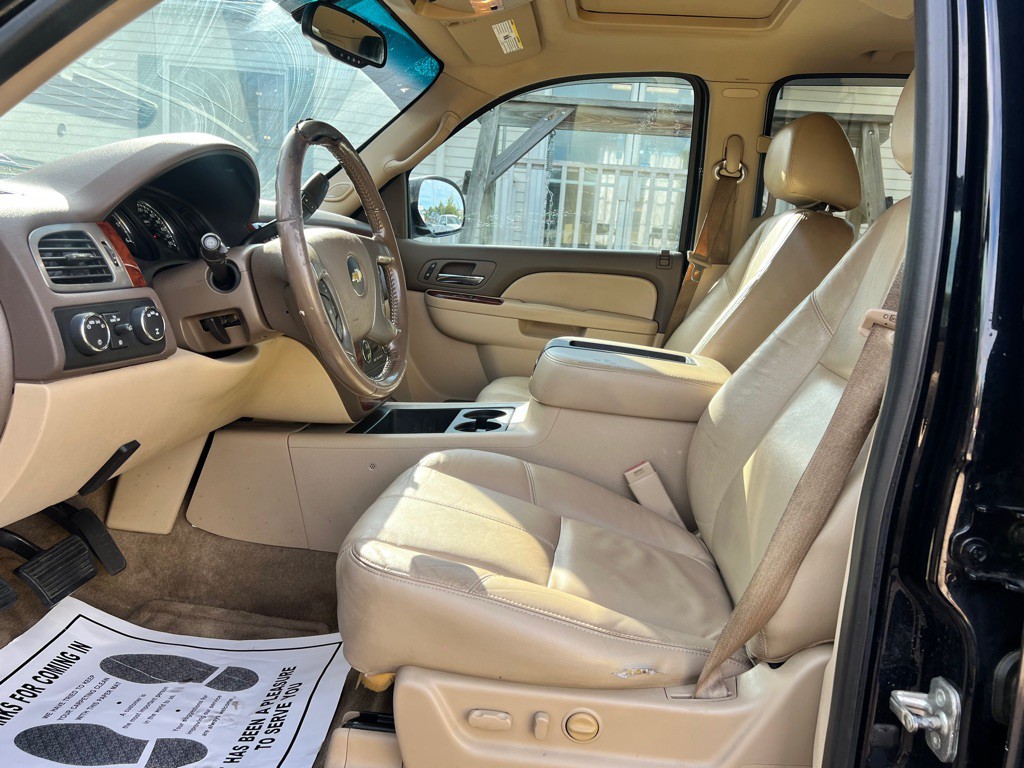 2012 Chevrolet Suburban Image 13