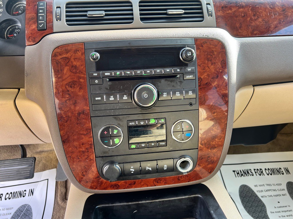 2012 Chevrolet Suburban Image 15