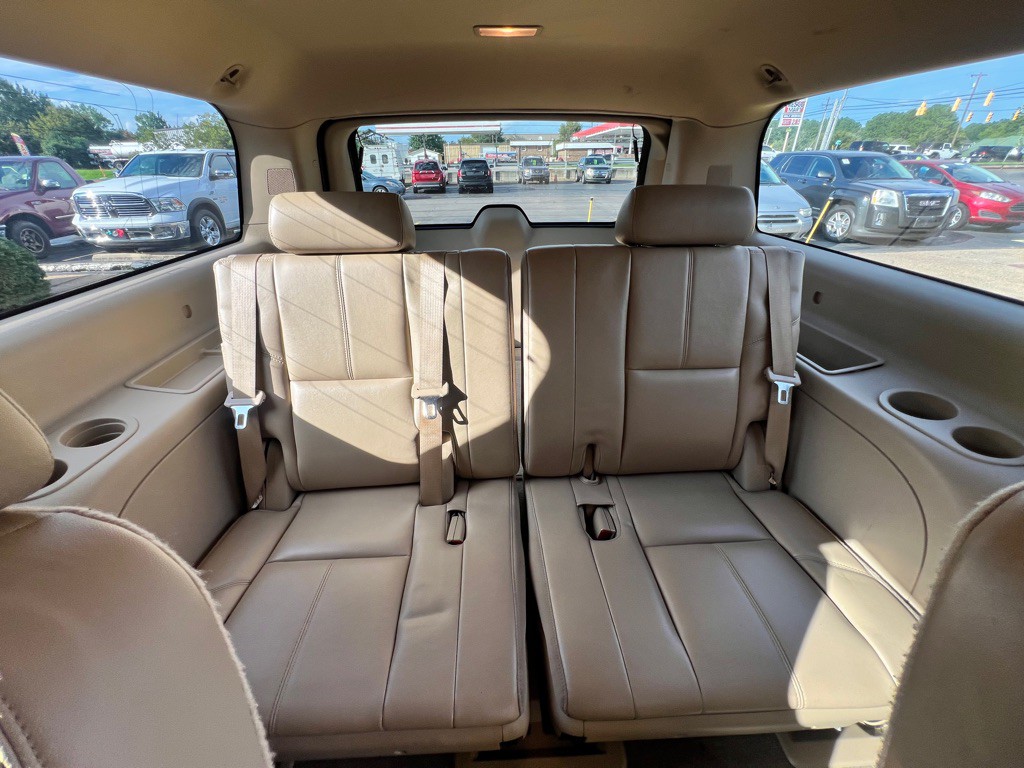 2012 Chevrolet Suburban Image 22