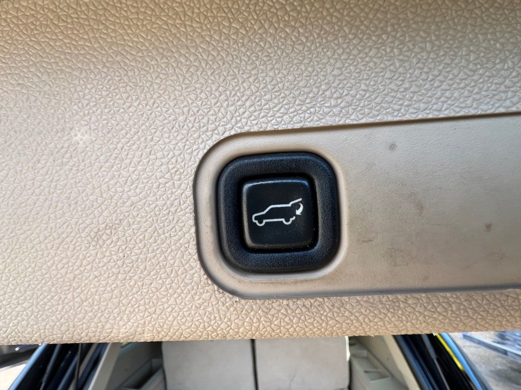 2012 Chevrolet Suburban Image 24