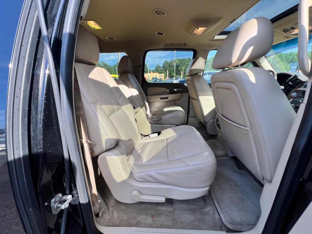 2012 Chevrolet Suburban Image 26
